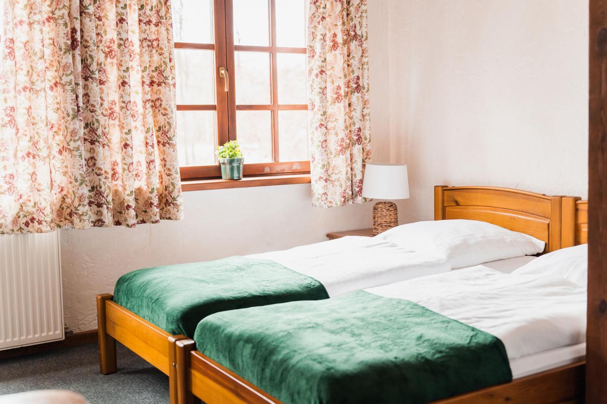 Karczma Zacisze Bed & Breakfast Krutyn Exterior photo